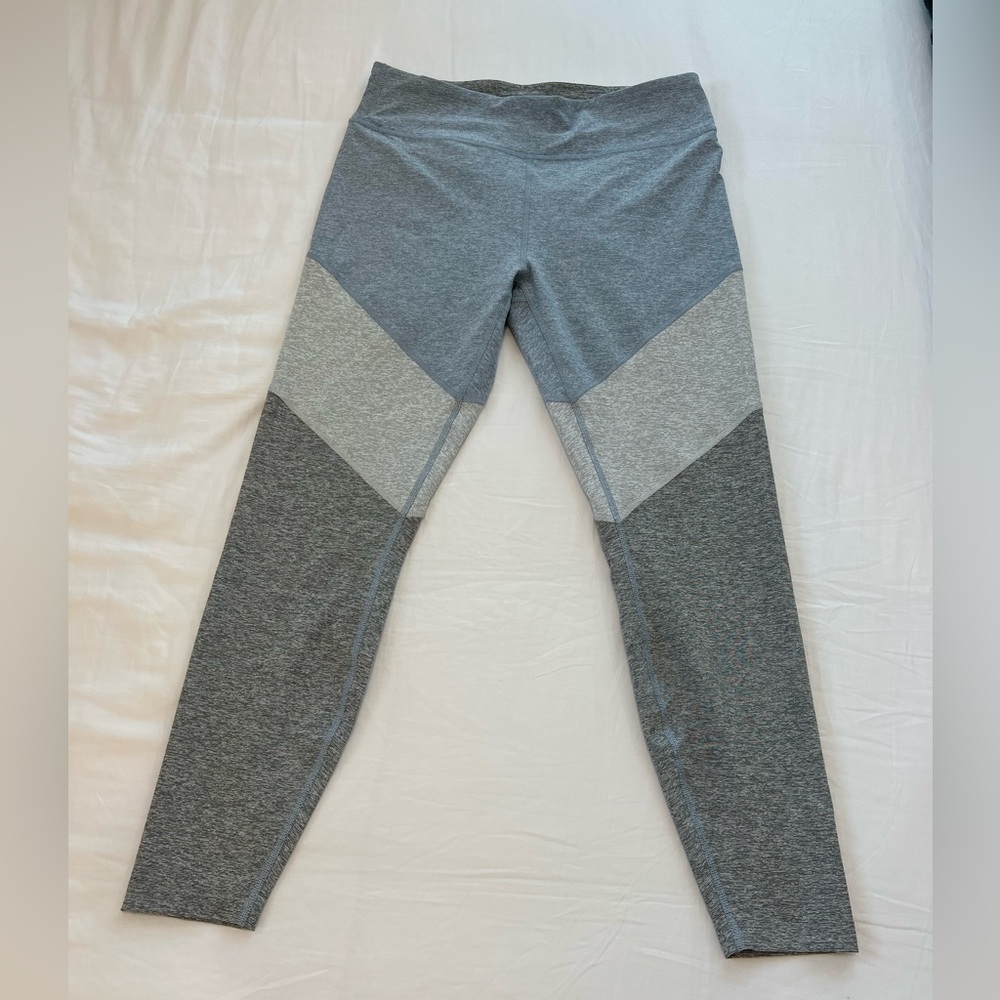 Outdoor Voices “springs 7/8” leggings- size L